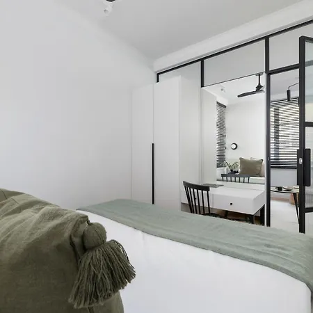 Olive & Linen Oasis - Cozy 1Br For 3 - Main Square 아파트 *